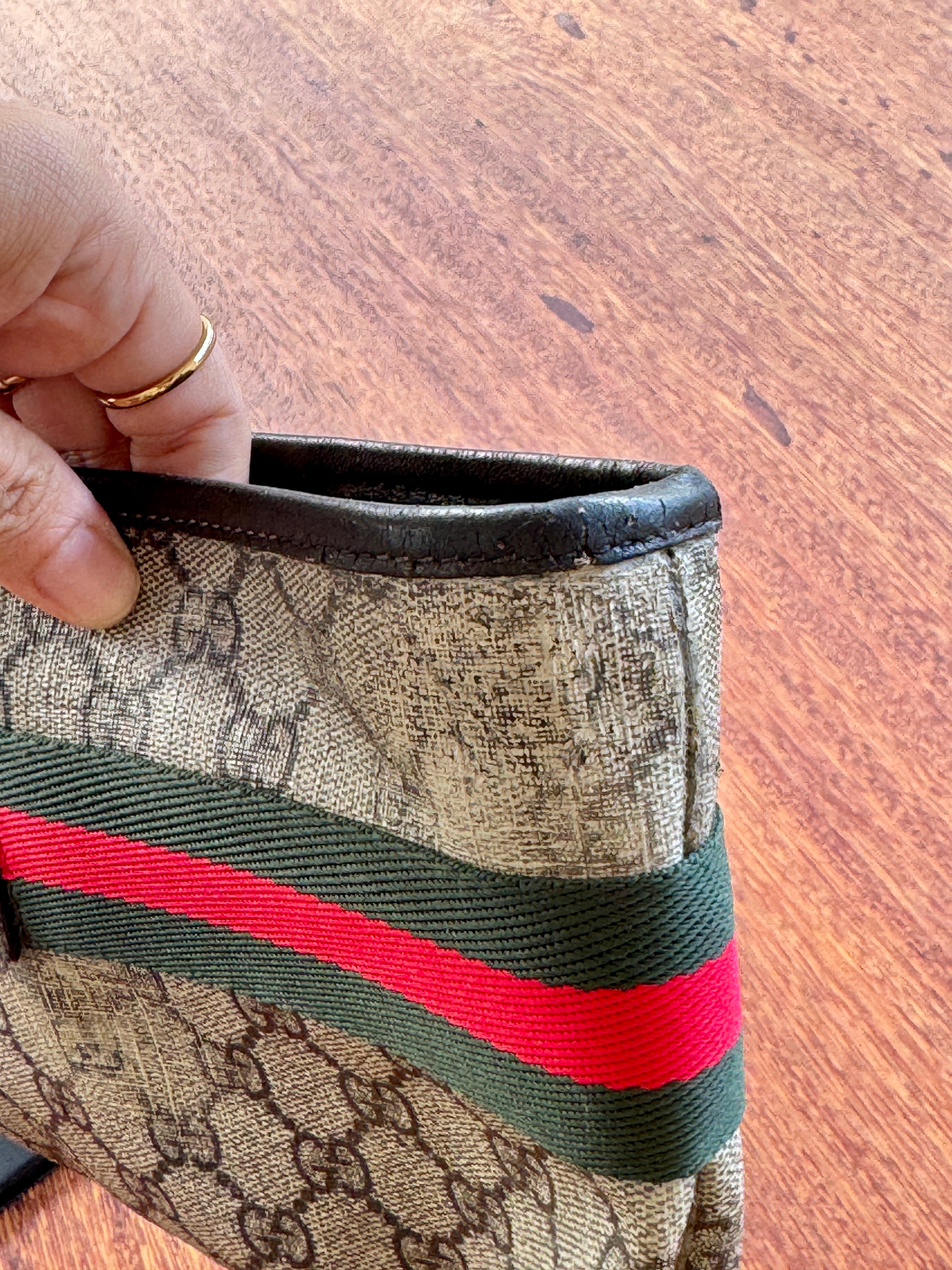 Gucci Supreme Joy "baguette"