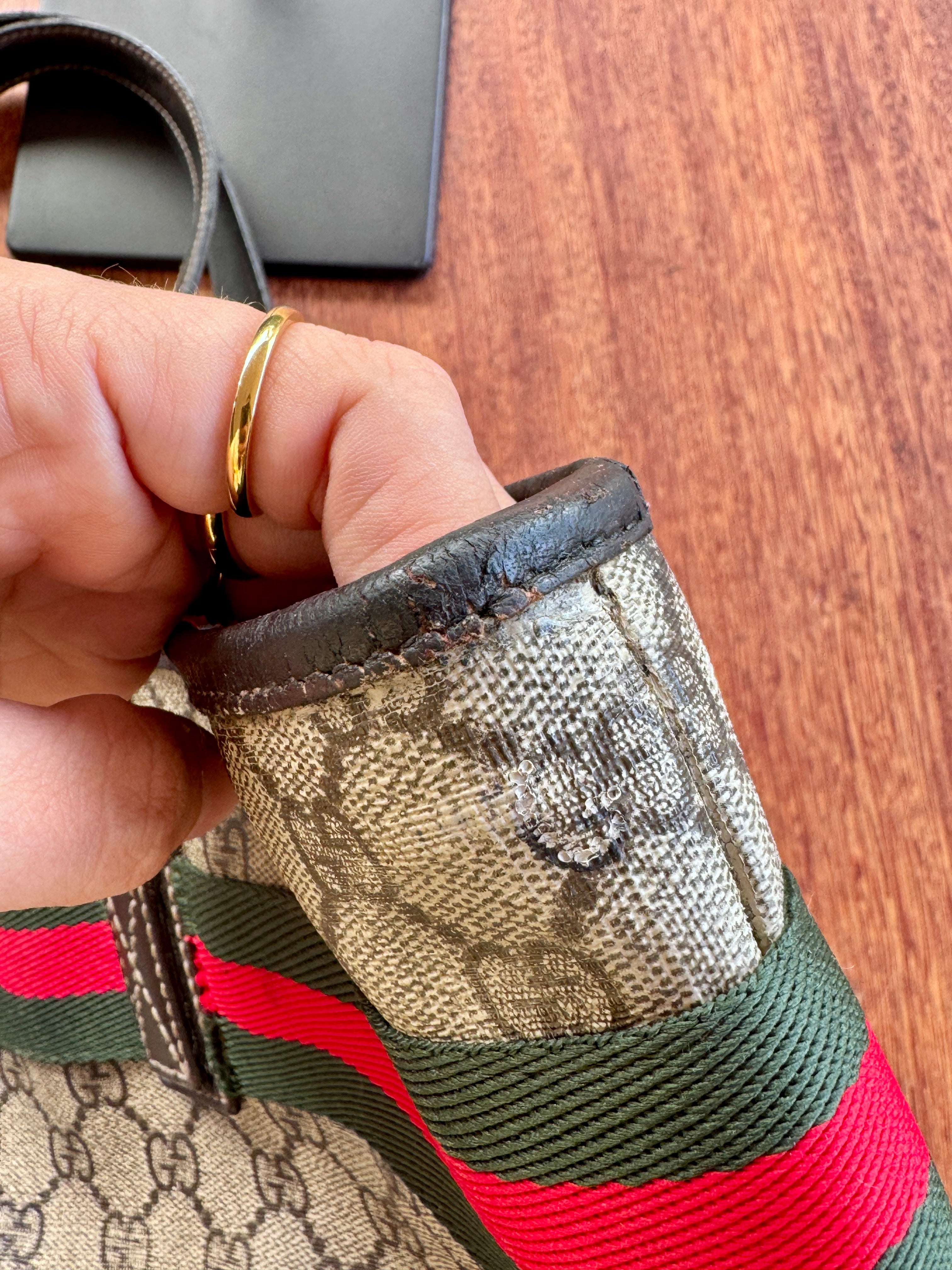 Gucci Supreme Joy "baguette"
