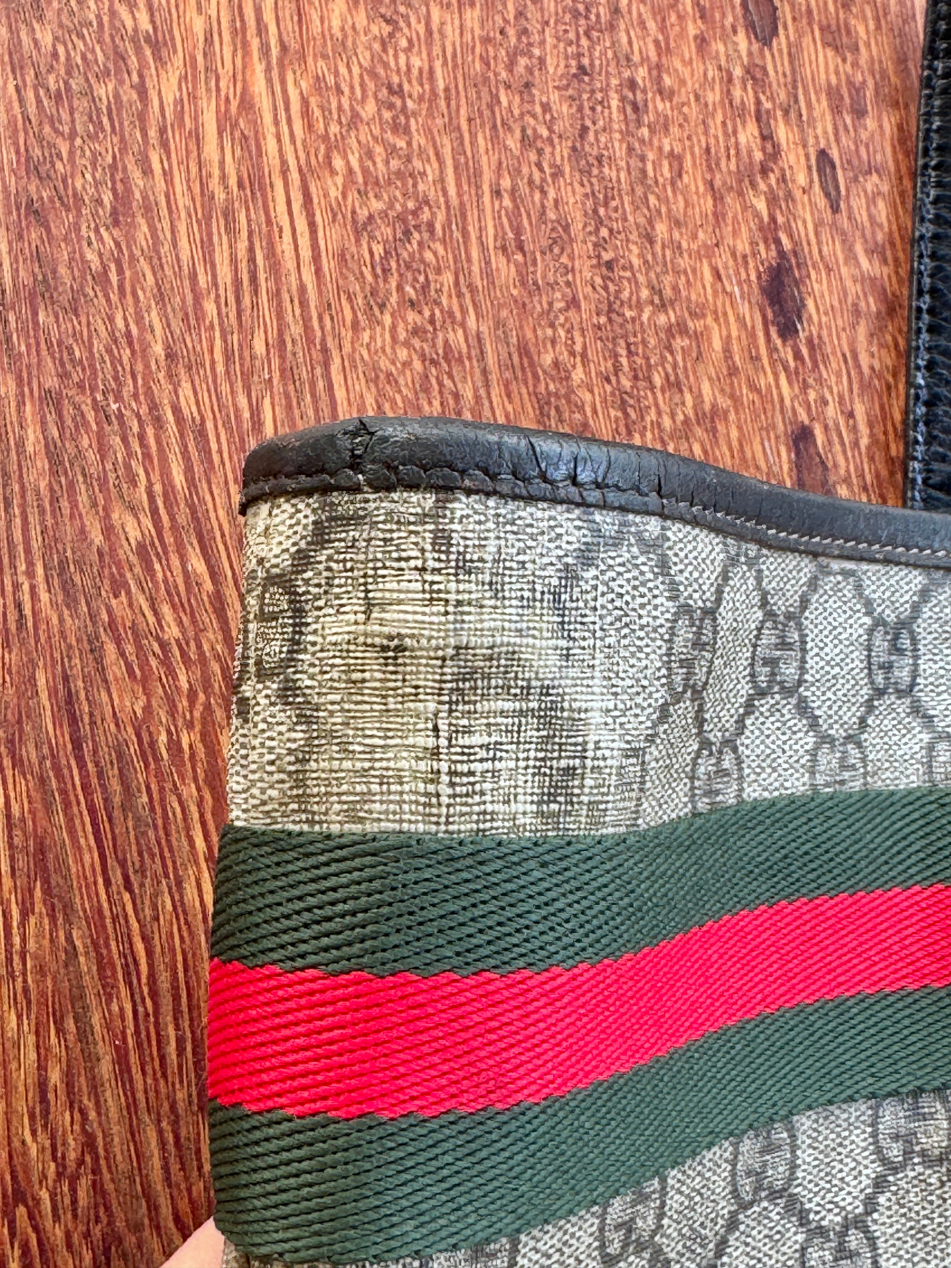 Gucci Supreme Joy "baguette"